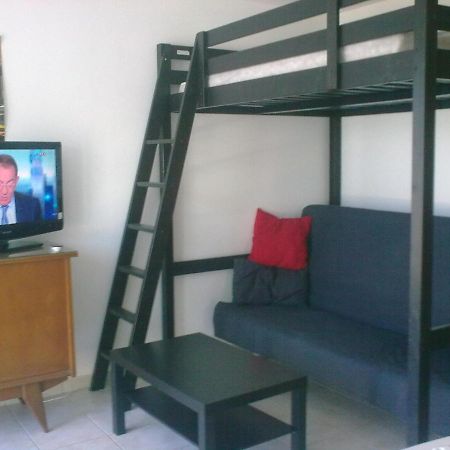 Studio Climatise. Proche Parking, Commerces Et Mer Appartement Carqueiranne Buitenkant foto