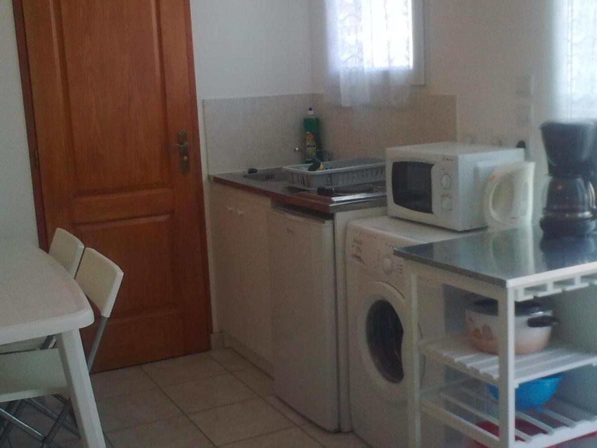 Studio Climatise. Proche Parking, Commerces Et Mer Appartement Carqueiranne Buitenkant foto