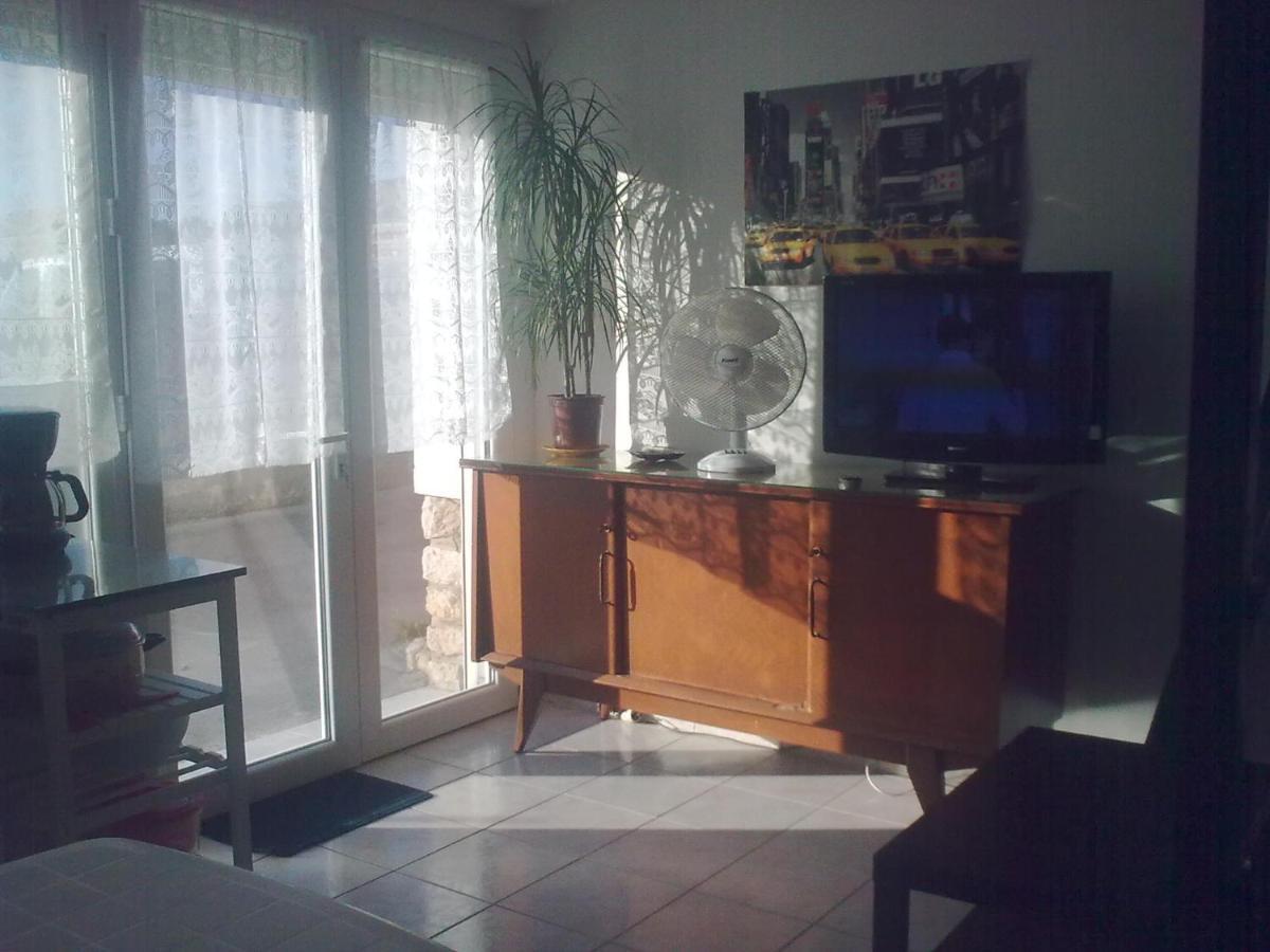 Studio Climatise. Proche Parking, Commerces Et Mer Appartement Carqueiranne Buitenkant foto